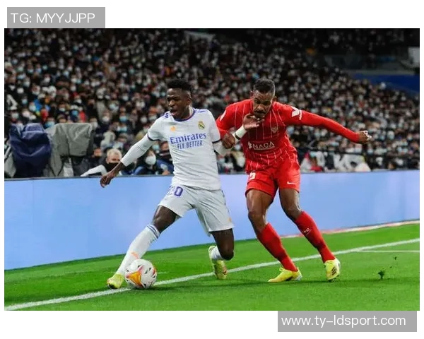 佩德里拼抢维尼修斯球衣遭黄牌皇马反击精彩瞬间回顾